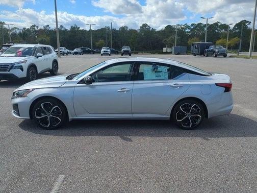 2025 Nissan Altima SR