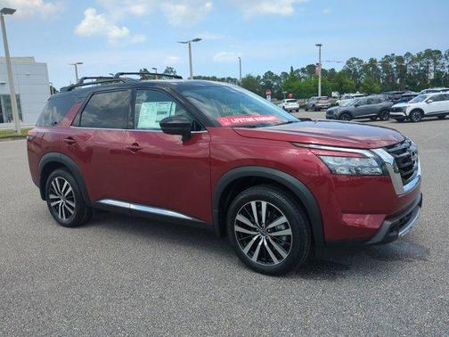 2025 Nissan Pathfinder Platinum