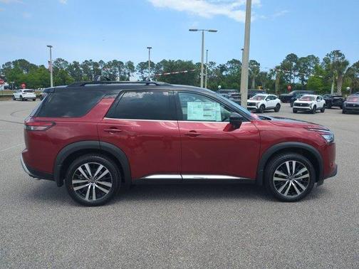 2025 Nissan Pathfinder Platinum