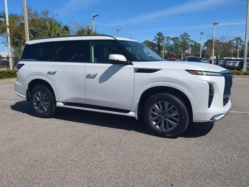 2025 INFINITI QX80 PURE