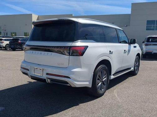 2025 INFINITI QX80 PURE