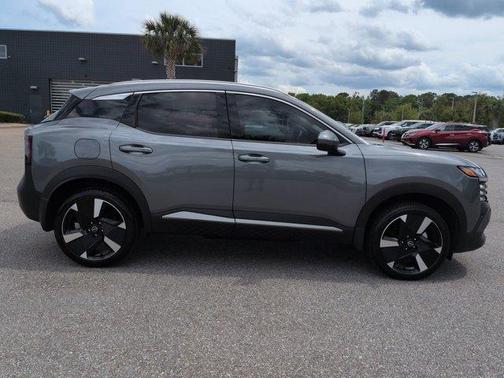 Gun Metallic 2025 Nissan Kicks SR