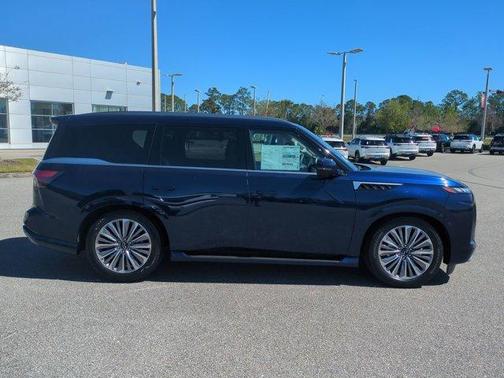2025 INFINITI QX80 Luxe