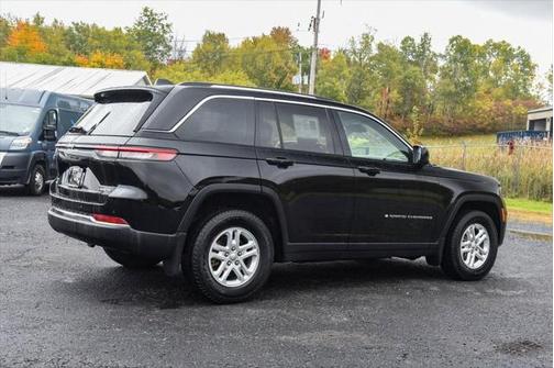 2023 Jeep Grand Cherokee Laredo 4x4