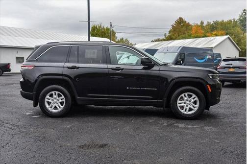 2023 Jeep Grand Cherokee Laredo 4x4