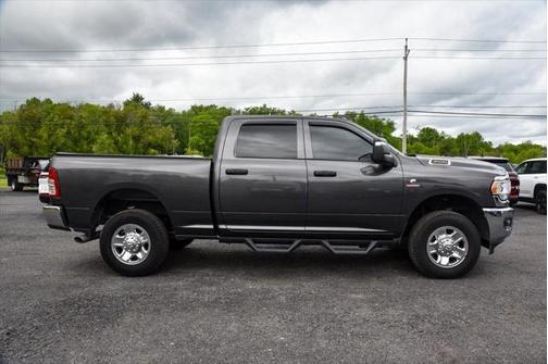 2023 RAM 3500 Tradesman Crew Cab 4x4 64' Box