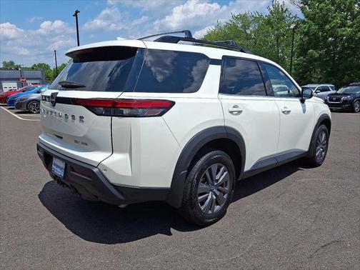 2024 Nissan Pathfinder SV 4WD