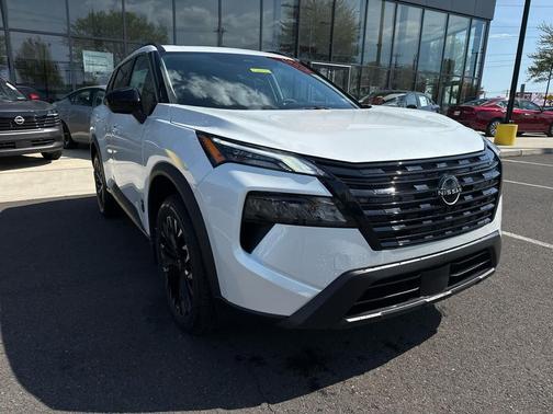 Everest White Pearl Tricoat 2026 Nissan Rogue Dark Armor