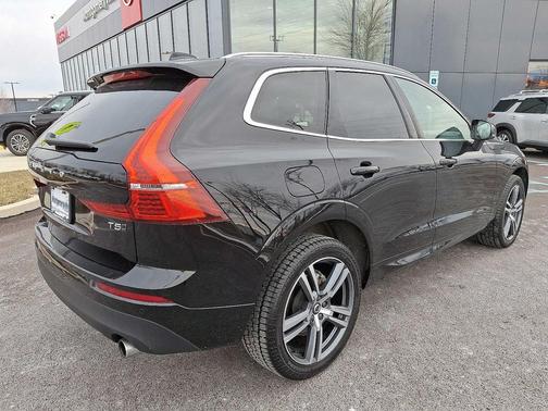 2021 Volvo XC60 T5 Momentum
