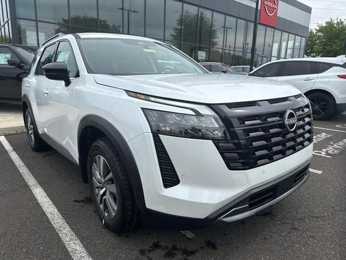 Everest White Pearl Tricoat 2026 Nissan Pathfinder SL