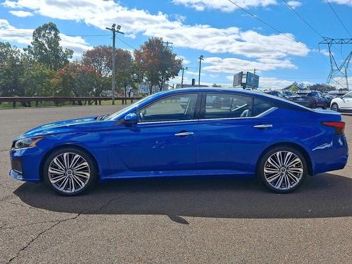 2025 Nissan Altima SL FWD