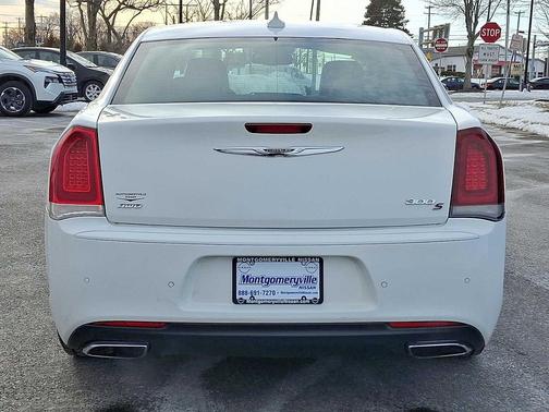 2016 Chrysler 300 S