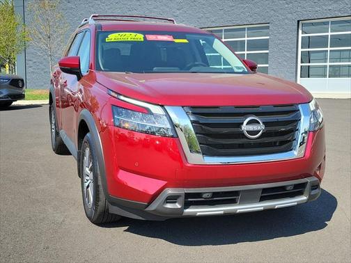 2023 Nissan Pathfinder SL 4WD