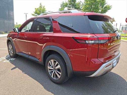 2023 Nissan Pathfinder SL 4WD