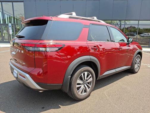 2023 Nissan Pathfinder SL 4WD