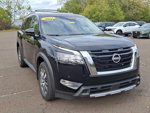 2025 Nissan Pathfinder SL 4WD