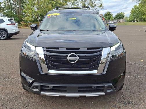 2025 Nissan Pathfinder SL 4WD