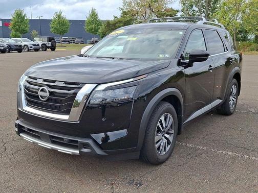2025 Nissan Pathfinder SL 4WD