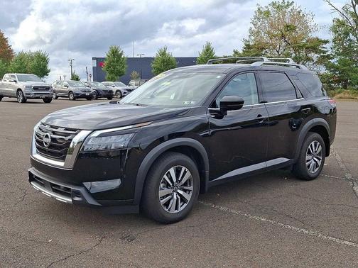 2025 Nissan Pathfinder SL 4WD