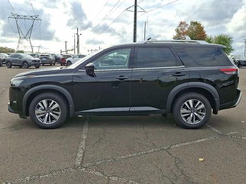 2025 Nissan Pathfinder SL 4WD