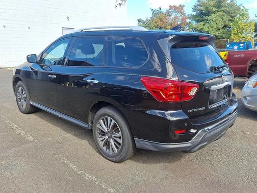 2019 Nissan Pathfinder SV