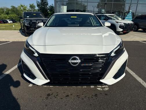 Pearl White Tricoat 2026 Nissan Altima SV FWD