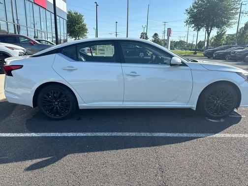 Pearl White Tricoat 2026 Nissan Altima SV FWD