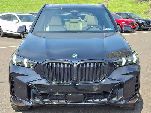 Carbon Black Metallic 2024 BMW X5 xDrive40i