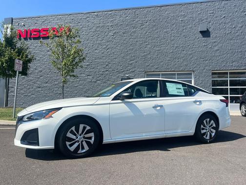 2025 Nissan Altima S FWD