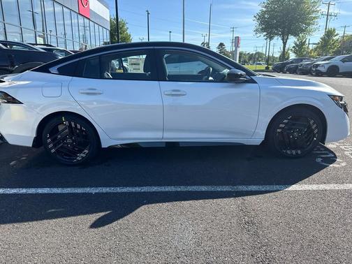 Aspen White Tricoat/Super Black 2026 Nissan Sentra SR