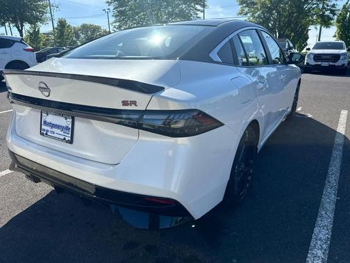Aspen White Tricoat/Super Black 2026 Nissan Sentra SR