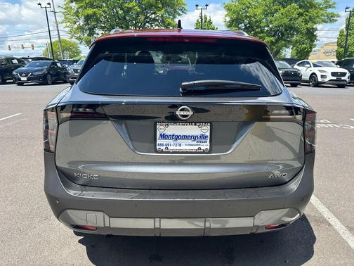 Gun Metallic/Scarlet Ember Tintcoat 2026 Nissan Kicks SV