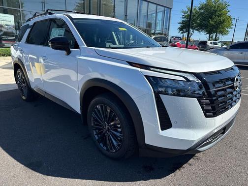Everest White Pearl Tricoat 2026 Nissan Pathfinder SL