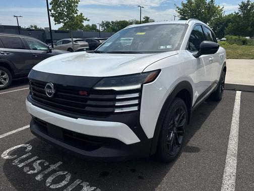 Aspen White Tricoat 2026 Nissan Kicks SR