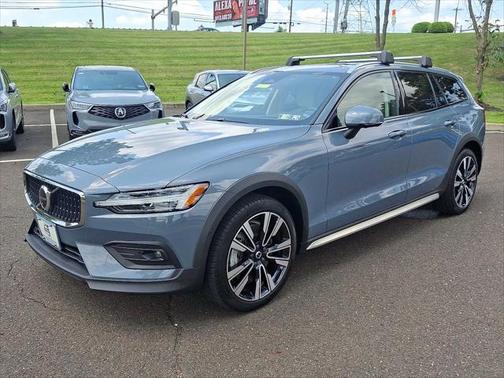 2024 Volvo V60 Cross Country B5 Ultimate