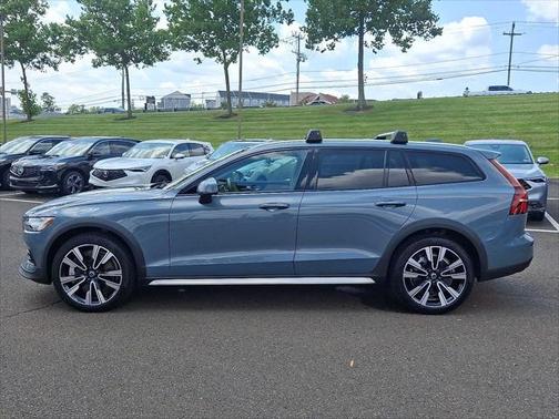 2024 Volvo V60 Cross Country B5 Ultimate