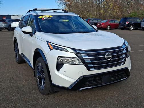 2025 Nissan Rogue Platinum