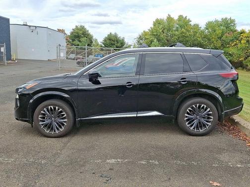 2025 Nissan Rogue Platinum