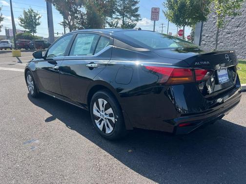 2025 Nissan Altima S FWD