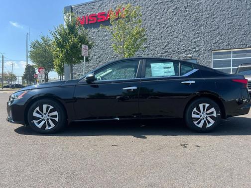 2025 Nissan Altima S FWD