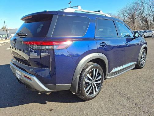 2023 Nissan Pathfinder Platinum 4WD