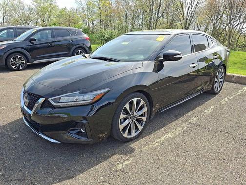 Super Black 2023 Nissan Maxima 3.5 Platinum
