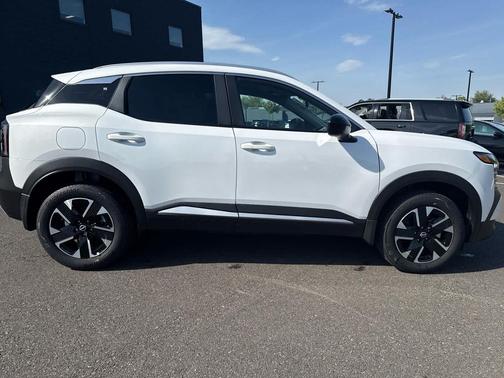 Aspen White Tricoat 2026 Nissan Kicks SV