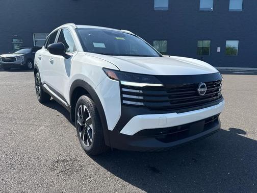 Aspen White Tricoat 2026 Nissan Kicks SV