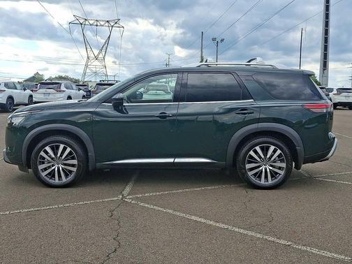 2022 Nissan Pathfinder Platinum 4WD