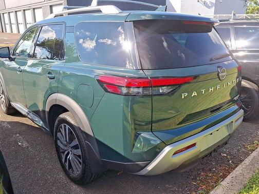 2022 Nissan Pathfinder Platinum 4WD