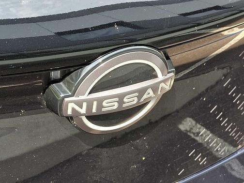 Deep Ocean Blue Pearl/Black Diamond Pearl 2024 Nissan ARIYA PLATINUM+