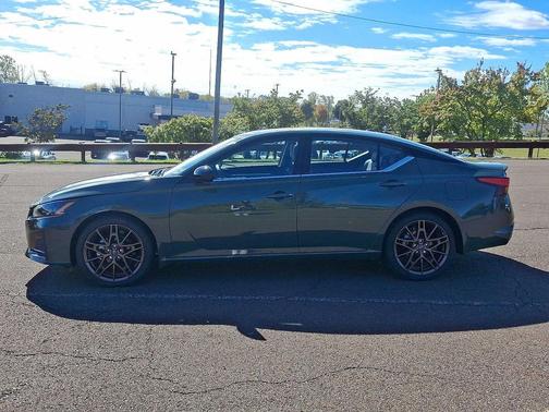 2025 Nissan Altima SR FWD