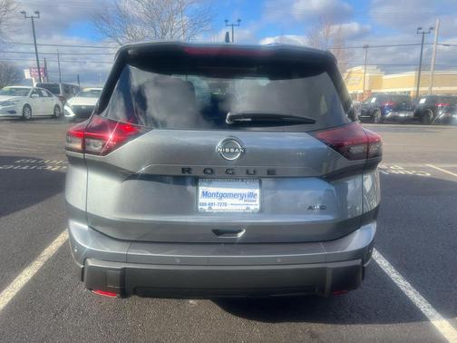2026 Nissan Rogue Dark Armor