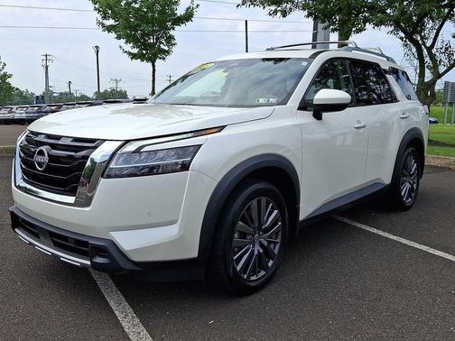 2023 Nissan Pathfinder SL 4WD